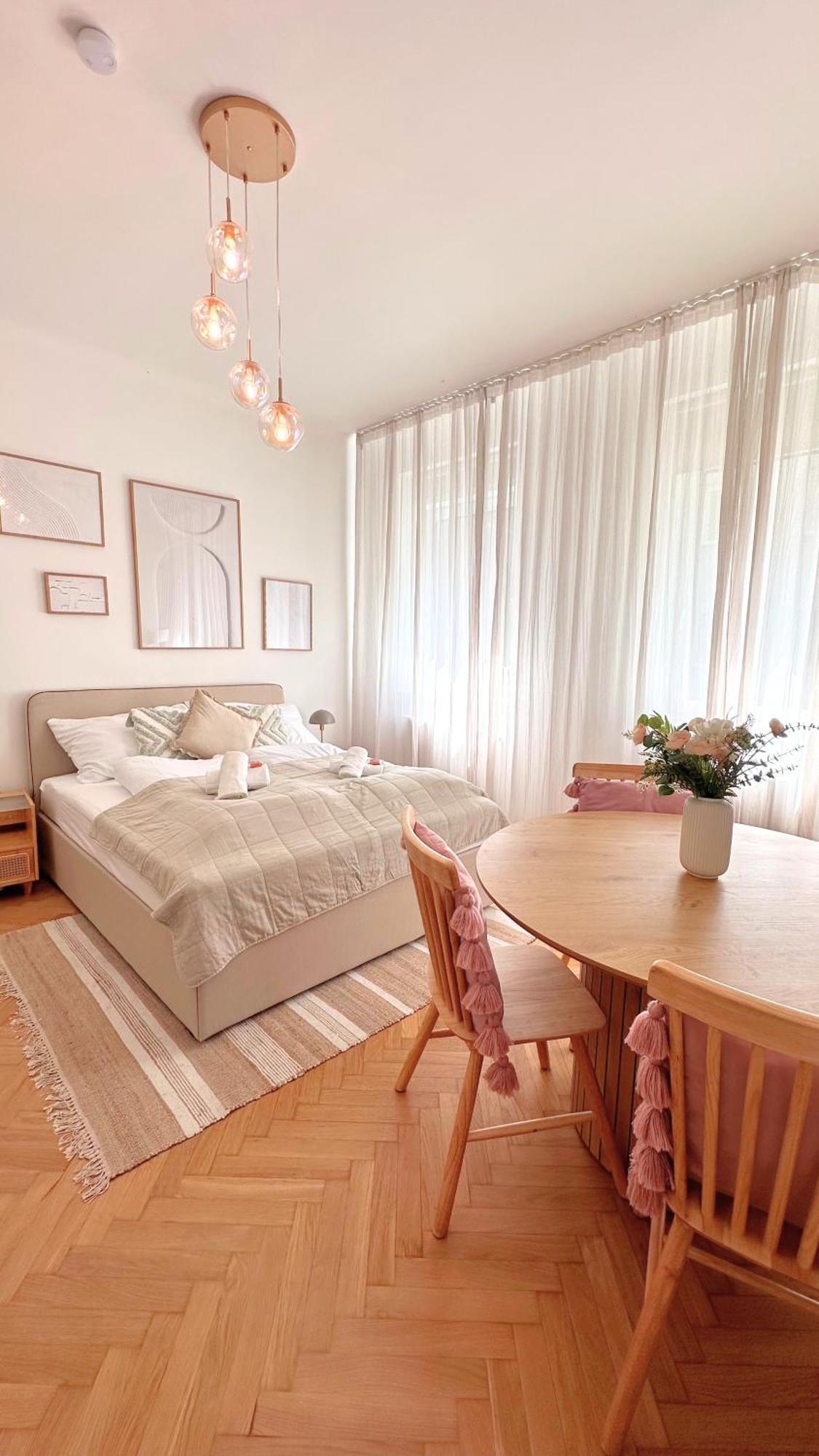 Cozy In Quiet Location, Fast Train Station 100m Away, Contactless Check-in Apartment Wien